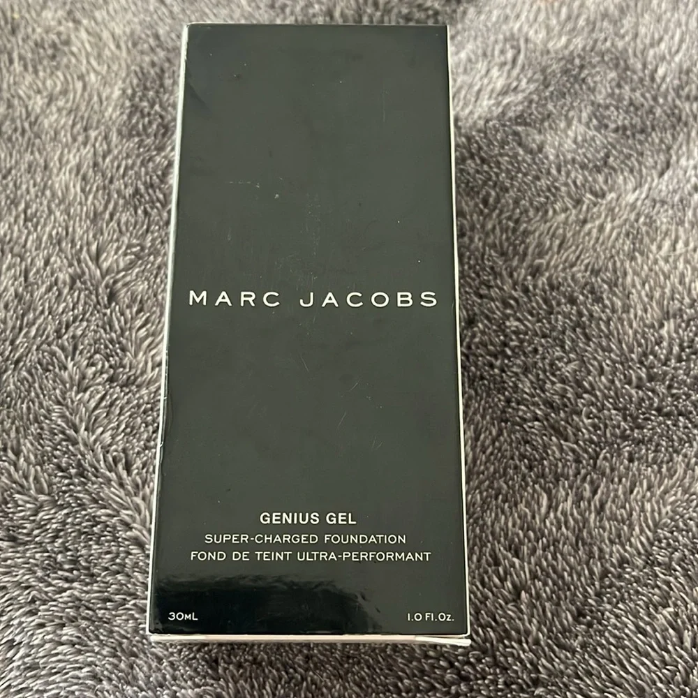 Marc Jacobs 32 Beige Light Super Charged Genius Gel Foundation